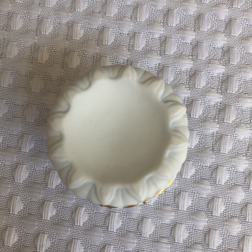 Vintage Lenox Lily Blossom Egg 1990 with stand. - Picture 9 of 10